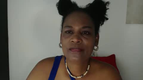luxa online show from 05-25-26, 01:06