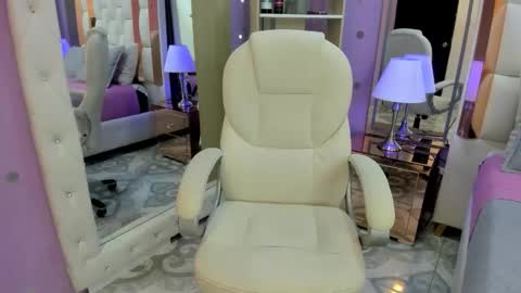 Rousse  online show from 04-17-26, 12:19