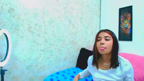 rousse_violet online show from 03-10-25, 08:34