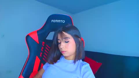 rousse_violet online show from 11-20-25, 10:42