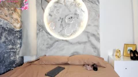 Snapshot of roxanaborns chatting on 10-29-25, 01:02 roxanaborns online show from 10-29-25, 01:02