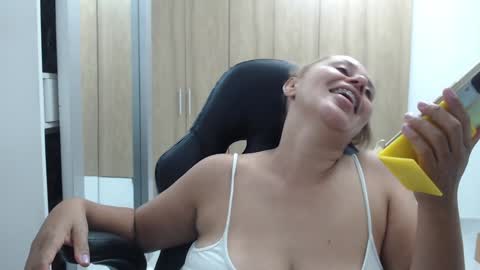 Snapshot of roxanalove7 chatting on 12-24-24, 11:22 Roxana online show from 12-24-24, 11:22