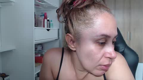 Snapshot of roxanalove7 chatting on 12-29-24, 08:37 Roxana online show from 12-29-24, 08:37