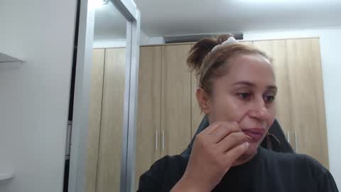 Snapshot of roxanalove7 chatting on 01-01-25, 04:50 Roxana online show from 01-01-25, 04:50