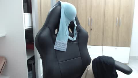 Snapshot of roxanalove7 chatting on 02-15-25, 02:04 Roxana online show from 02-15-25, 02:04