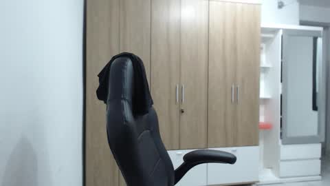 Roxana online show from 12-19-25, 02:29