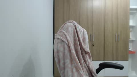 Roxana online show from 04-19-26, 01:27