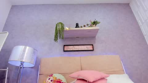 Snapshot of roxanebrown chatting on 05-19-26, 01:56 roxanebrown online show from 05-19-26, 01:56