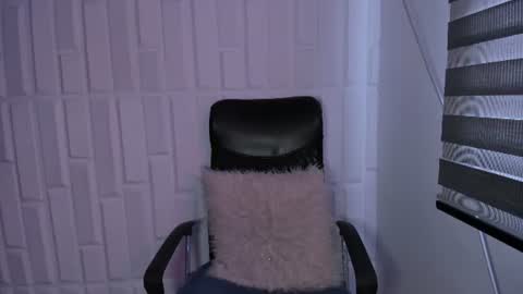 Snapshot of roxanebrown chatting on 06-17-26, 07:26 roxanebrown online show from 06-17-26, 07:26