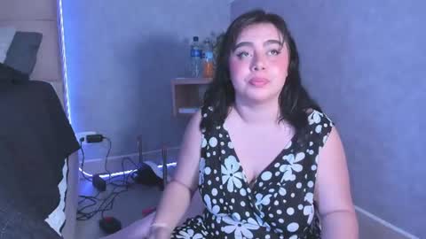 Snapshot of roxanebrown chatting on 07-21-26, 07:38 roxanebrown online show from 07-21-26, 07:38