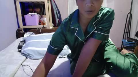 roxanne_98 online show from 03-08-26, 04:00