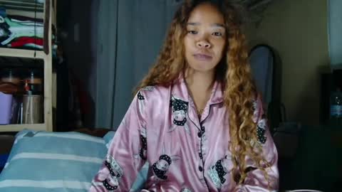 roxanne_98 online show from 04-16-26, 02:23