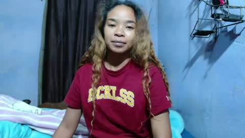 roxanne_98 online show from 07-10-26, 03:22