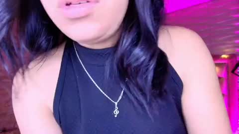 roxanne_han online show from 10-06-25, 11:29