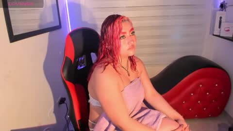 Snapshot of roxanne_morelli chatting on 04-23-26, 12:29 roxanne online show from 04-23-26, 12:29