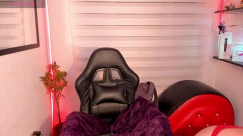 Snapshot of roxanne_morelli chatting on 06-30-26, 03:18 roxanne online show from 06-30-26, 03:18