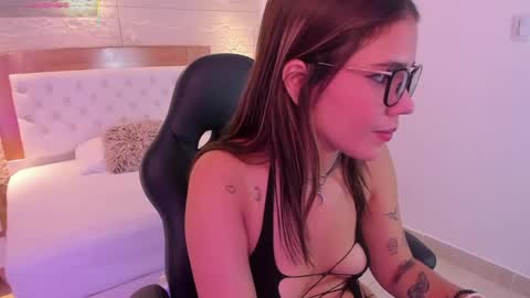 R O X Y  online show from 05-21-26, 07:43