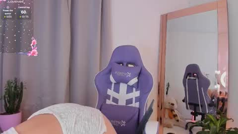 Snapshot of roxie_gates chatting on 02-19-26, 03:02 R O X I E online show from 02-19-26, 03:02