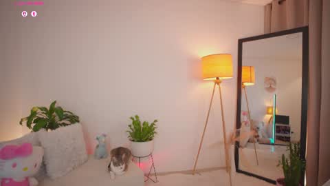 Snapshot of roxie_gates chatting on 07-05-26, 04:19 R O X I E online show from 07-05-26, 04:19
