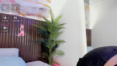 Snapshot of roxie_ns chatting on 04-18-26, 12:53 Roxie online show from 04-18-26, 12:53