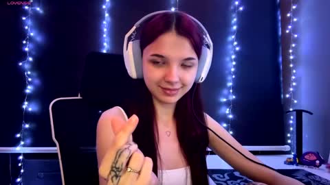 Snapshot of roxiepiurkowski chatting on 05-28-26, 04:37 Hana online show from 05-28-26, 04:37