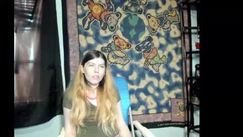 Snapshot of roxihazeleyes chatting on 06-14-26, 10:23 roxihazeleyes online show from 06-14-26, 10:23