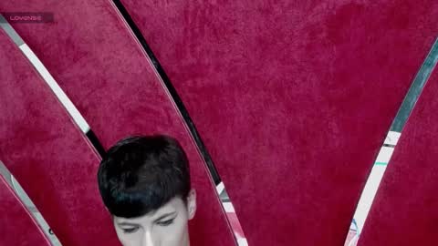 Roxy online show from 10-25-25, 04:35