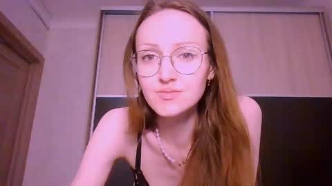 Snapshot of roxxywharton chatting on 06-05-26, 12:00 Roxxy Wharton online show from 06-05-26, 12:00