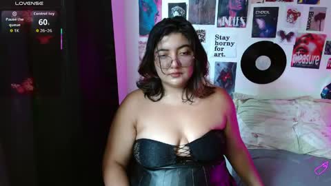Snapshot of roxy_f_w chatting on 04-27-26, 06:17 Roxana online show from 04-27-26, 06:17