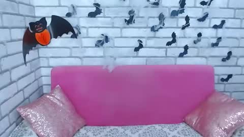 Snapshot of roxy_luxe chatting on 10-23-25, 04:56 roxy_luxe online show from 10-23-25, 04:56