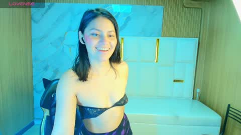 Snapshot of roxy_luxe_tf chatting on 04-27-26, 01:31 Roxy online show from 04-27-26, 01:31