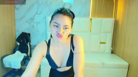 Snapshot of roxy_luxe_tf chatting on 05-10-26, 01:05 Roxy online show from 05-10-26, 01:05