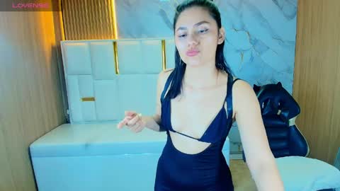Snapshot of roxy_luxe_tf chatting on 05-27-26, 01:19 Roxy online show from 05-27-26, 01:19