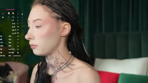 Snapshot of roxy_morrison_x chatting on 06-18-26, 03:40 roxanne online show from 06-18-26, 03:40