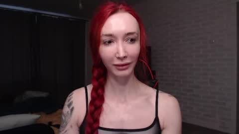 Snapshot of roxy_silver chatting on 06-18-26, 10:19 Roxy online show from 06-18-26, 10:19