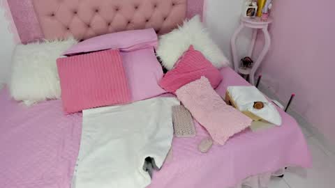roxy_swt7 online show from 05-24-26, 03:33