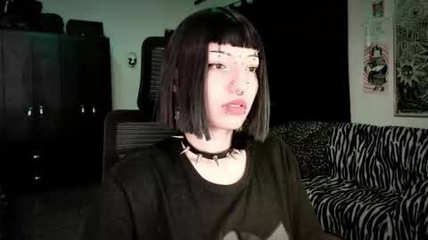 Roxy Independient model Help me to reach 50 thumbs up online show from 02-24-26, 12:41