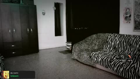 Roxy Independient model Help me to reach 50 thumbs up online show from 03-31-26, 01:07