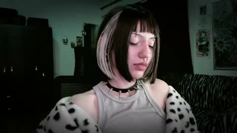 Snapshot of roxy_toxic chatting on 05-15-26, 11:23 Roxy Independient model Help me to reach 50 thumbs up online show from 05-15-26, 11:23
