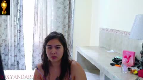 Snapshot of roxyandaron2 chatting on 06-14-26, 01:35 RoxyAron online show from 06-14-26, 01:35