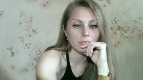 roxyfox18x01 online show from 05-20-26, 07:25