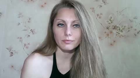 roxyfox18x01 online show from 05-25-26, 06:19
