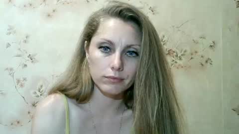 Snapshot of roxyfox18x01 chatting on 06-15-26, 08:00 roxyfox18x01 online show from 06-15-26, 08:00