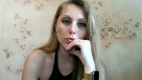 Snapshot of roxyfox18x01 chatting on 06-16-26, 08:06 roxyfox18x01 online show from 06-16-26, 08:06