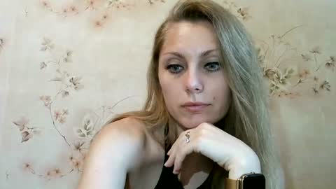 Snapshot of roxyfox18x01 chatting on 06-17-26, 07:22 roxyfox18x01 online show from 06-17-26, 07:22
