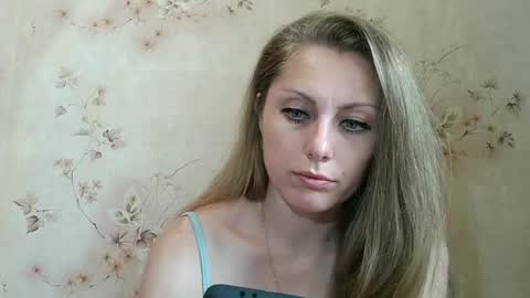 Snapshot of roxyfox18x01 chatting on 06-28-26, 08:42 roxyfox18x01 online show from 06-28-26, 08:42