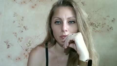 Snapshot of roxyfox18x01 chatting on 06-30-26, 11:00 roxyfox18x01 online show from 06-30-26, 11:00