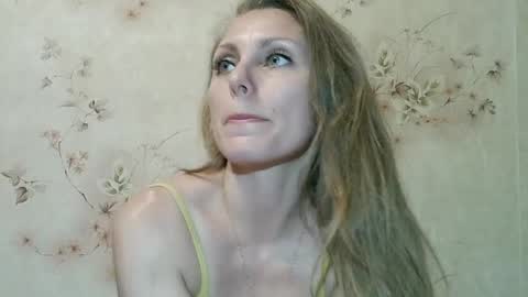 Snapshot of roxyfox18x01 chatting on 07-07-26, 08:13 roxyfox18x01 online show from 07-07-26, 08:13
