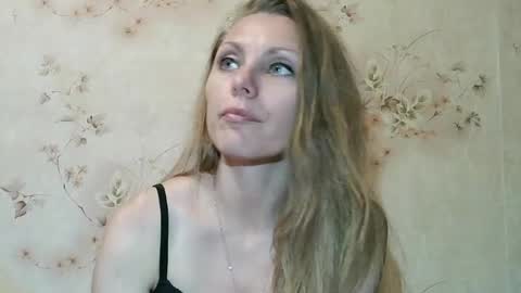 Snapshot of roxyfox18x01 chatting on 07-10-26, 07:49 roxyfox18x01 online show from 07-10-26, 07:49