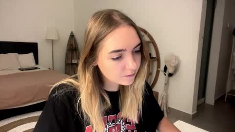 Roxy online show from 03-24-26, 07:41